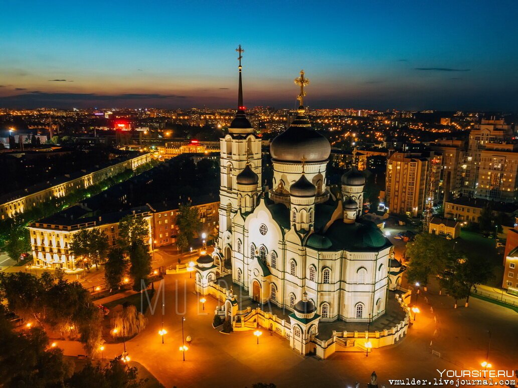 Церковь в Воронеже ночью