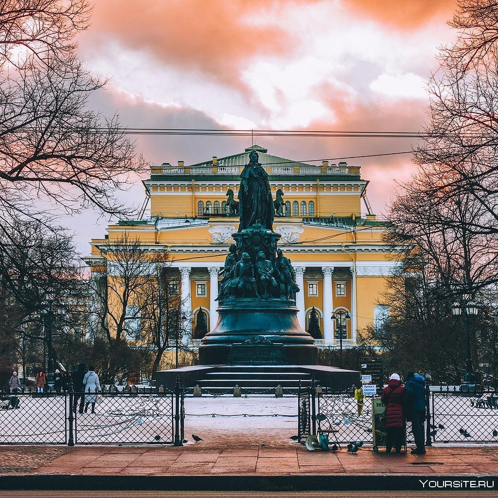 Екатерининский сквер в Санкт-Петербурге