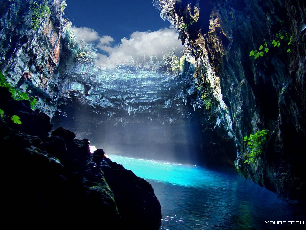 Пещерное озеро Мелиссани
