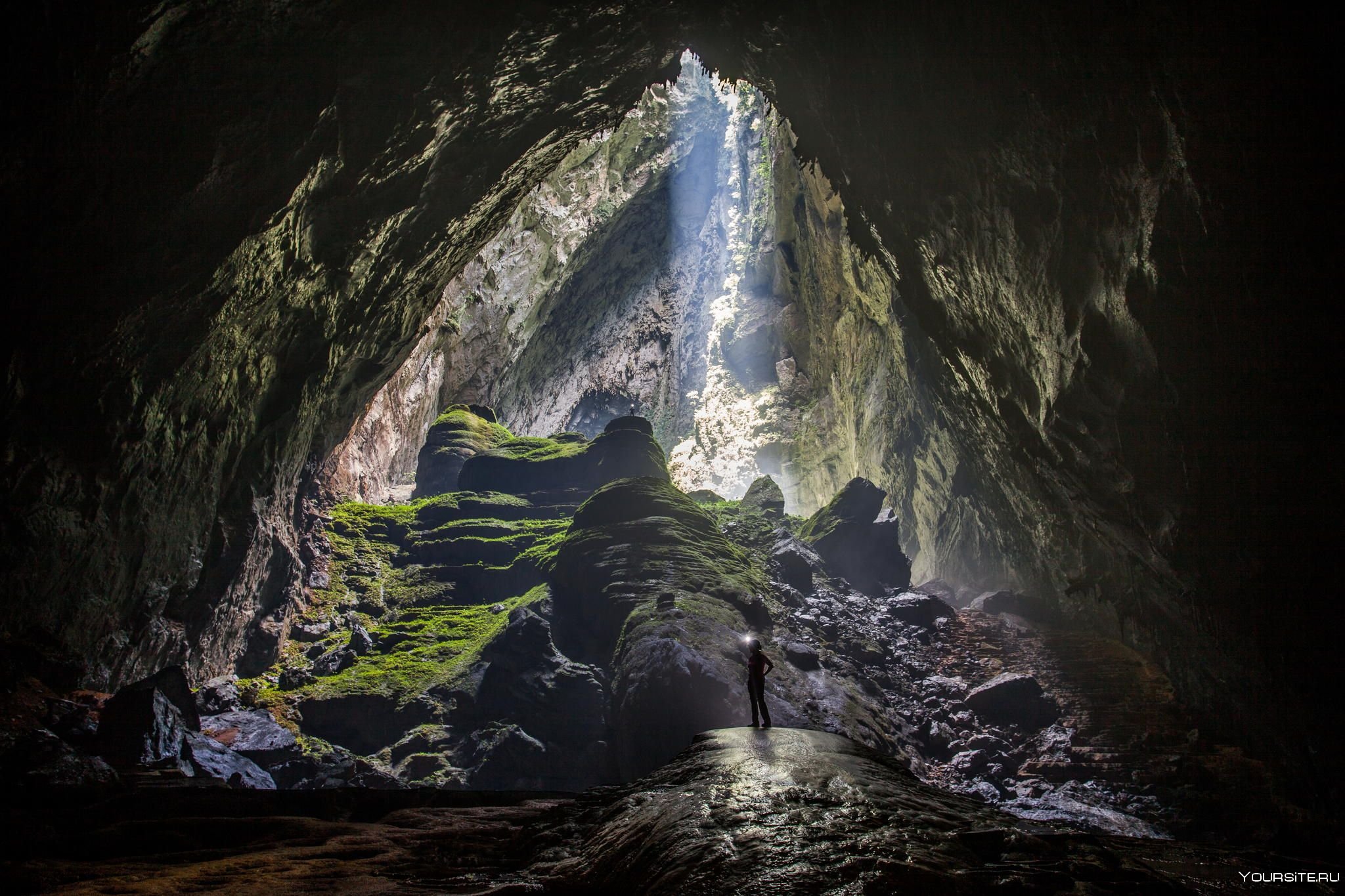 Big mother nature cave. Пещера Шондонг Вьетнам. Вьетнам пещера Ханг сон Дунг. Пещера голубое озеро Кампу-Гранди. Лаклинская пещера.
