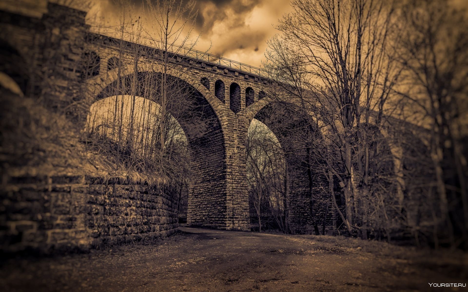 Старинный каменный мост. Каменный мост виадук в Италии. Старый мост. Старый каменный мост.