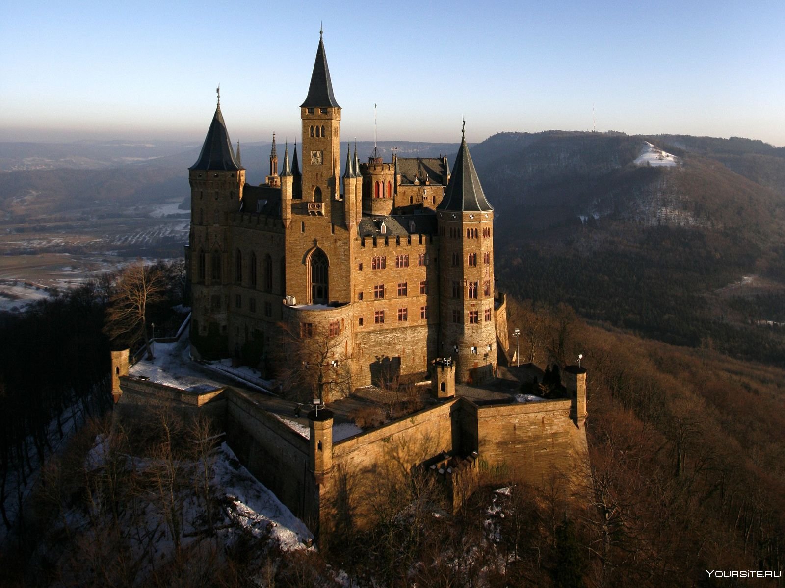Www zamok. Замок Гогенцоллерн Германия. Замок Хохензоллерн Бург Германия. Замок Гогенцоллерн (Burg Hohenzollern), Германия. Замок Гогенцоллерн в Баден-Вюртемберге Германия.