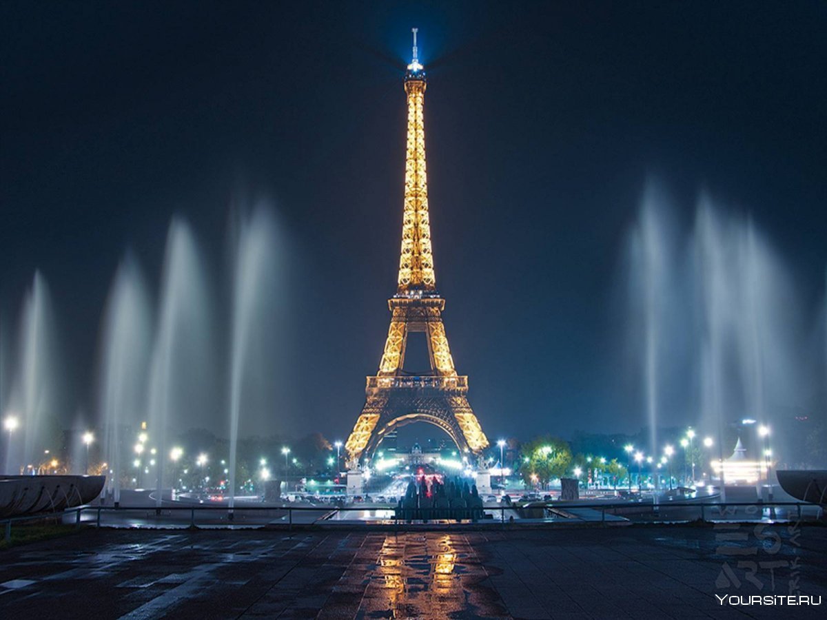 Франция ночной Париж Эйфелева башня и фонтан