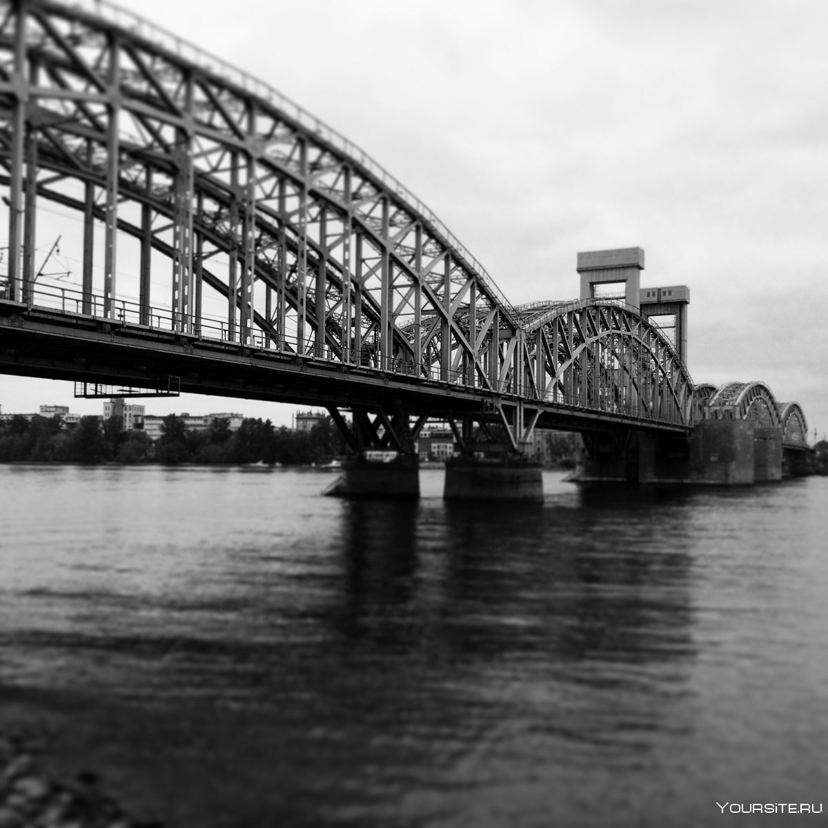 Октябрьская набережная Железнодорожный мост