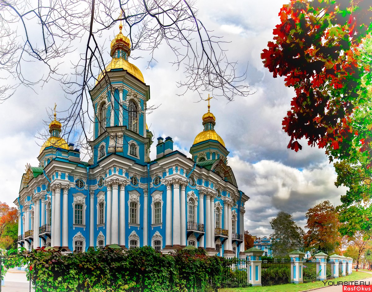 Никольский собор в Санкт-Петербурге стела в саду