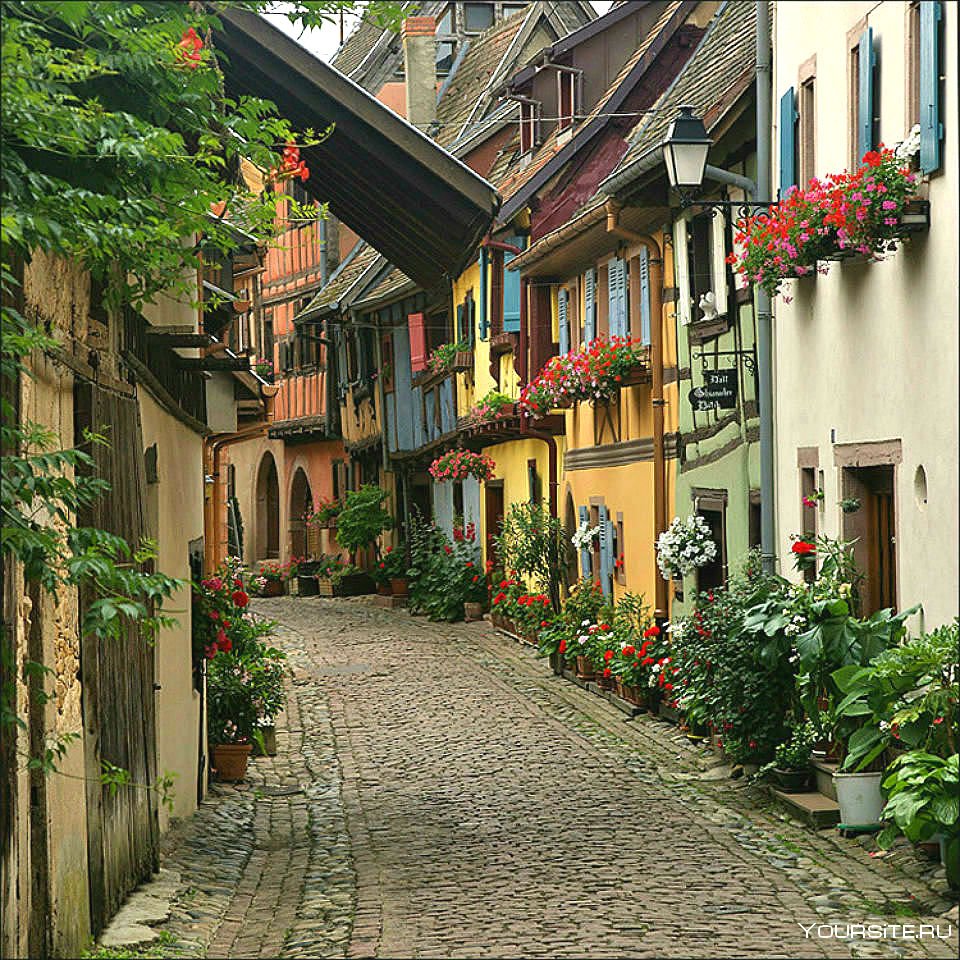 Провинция это. Город во Франции Eguisheim. Мощеные улочки Европы. Восточная Европа улочки Италия. Городка Эгисхайм, Франция.