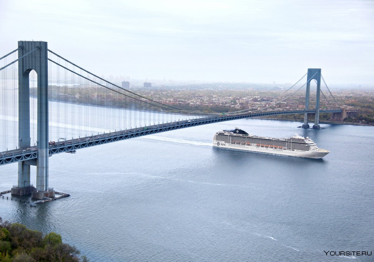 Мост Верразано в Нью-Йорке с воды