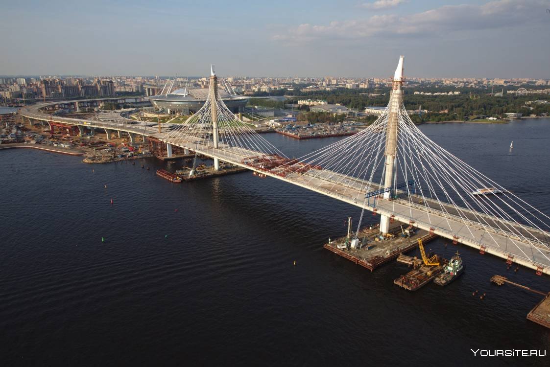 Вантовый Обуховский мост в Петербурге лето