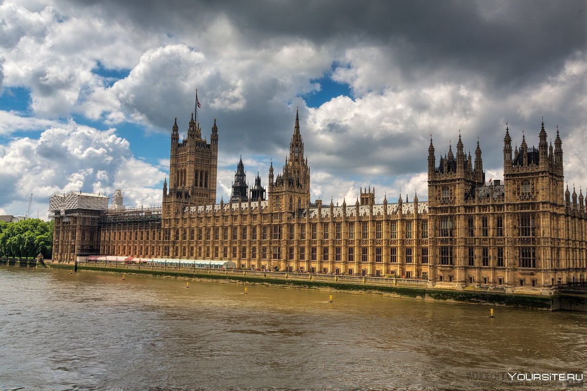 Вестминстерский мост панорама с палатами парламента и Биг Бен в Лондоне, Великобритания
