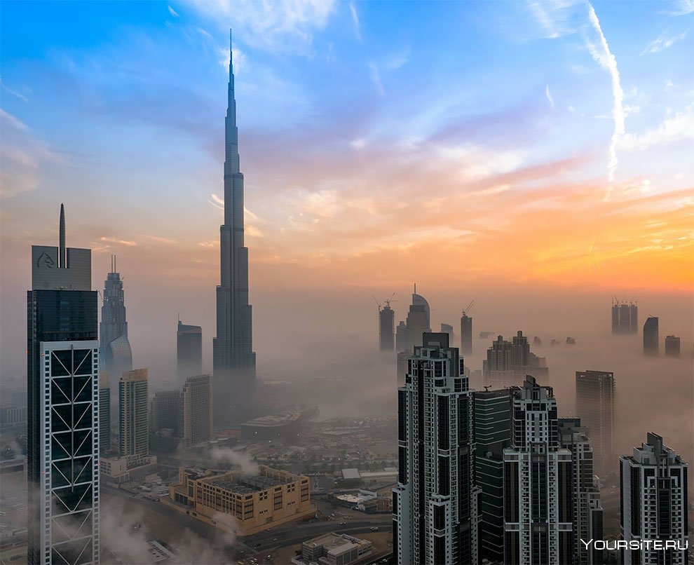 Дубай Бурдж Халифа в облаках