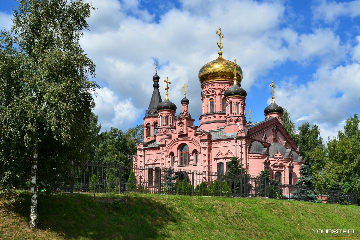 Монастыри и храмы России