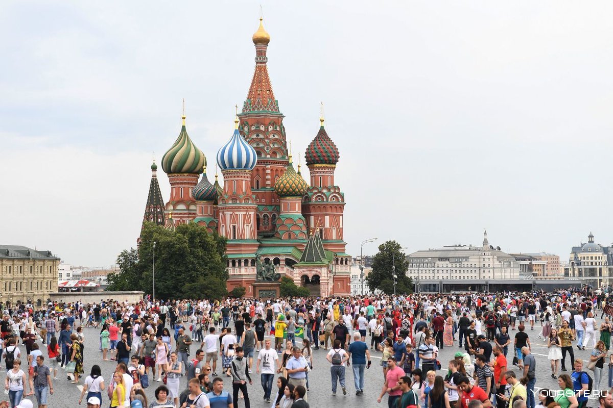 Москва красная площадь туристы