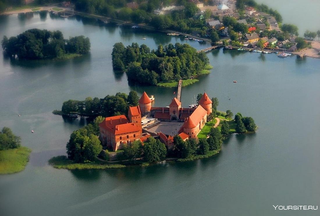 Тракайский Замок В Литве