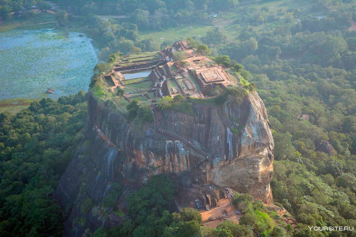Львиная крепость в Сигирии Шри-Ланка