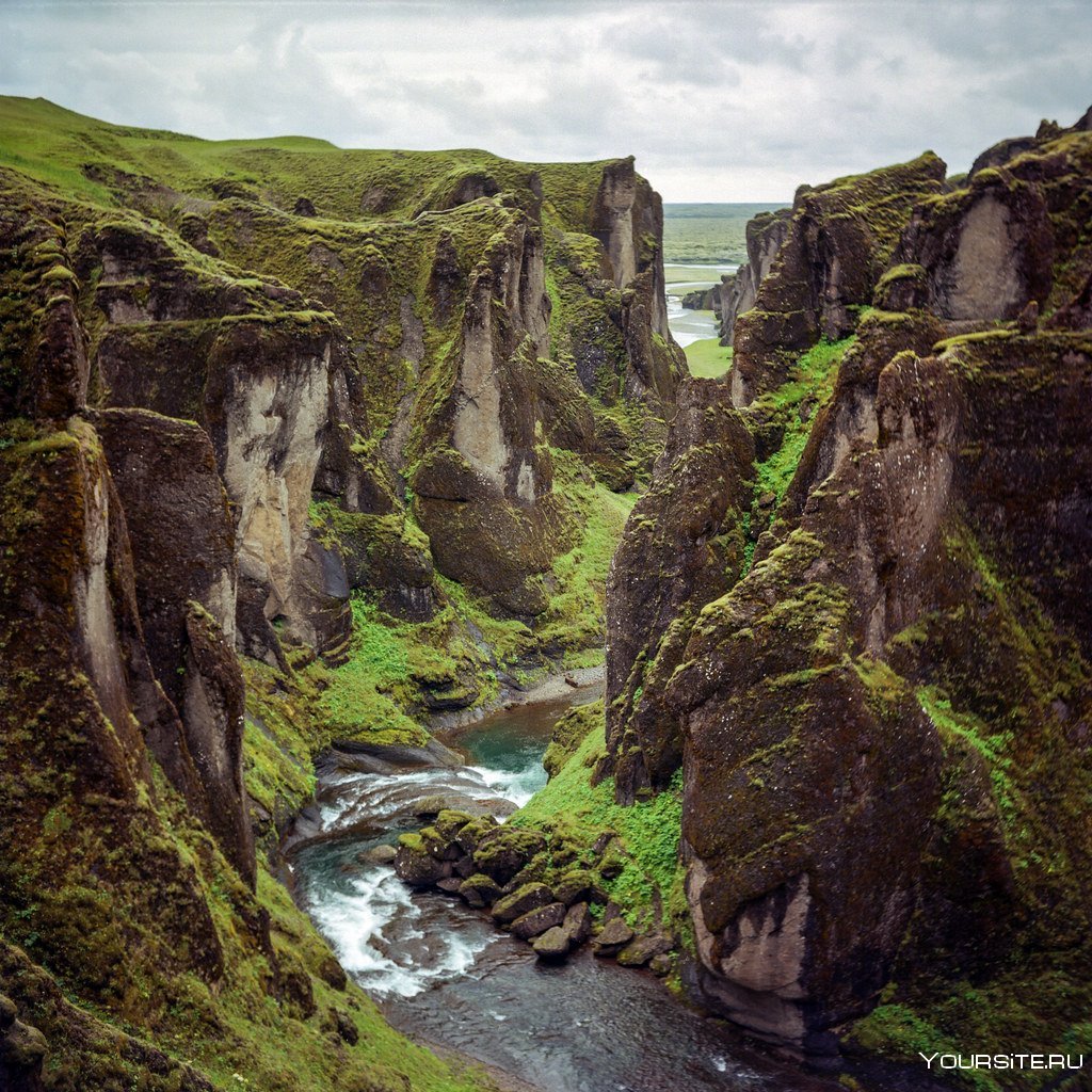 Базальтовый каньон в Исландии