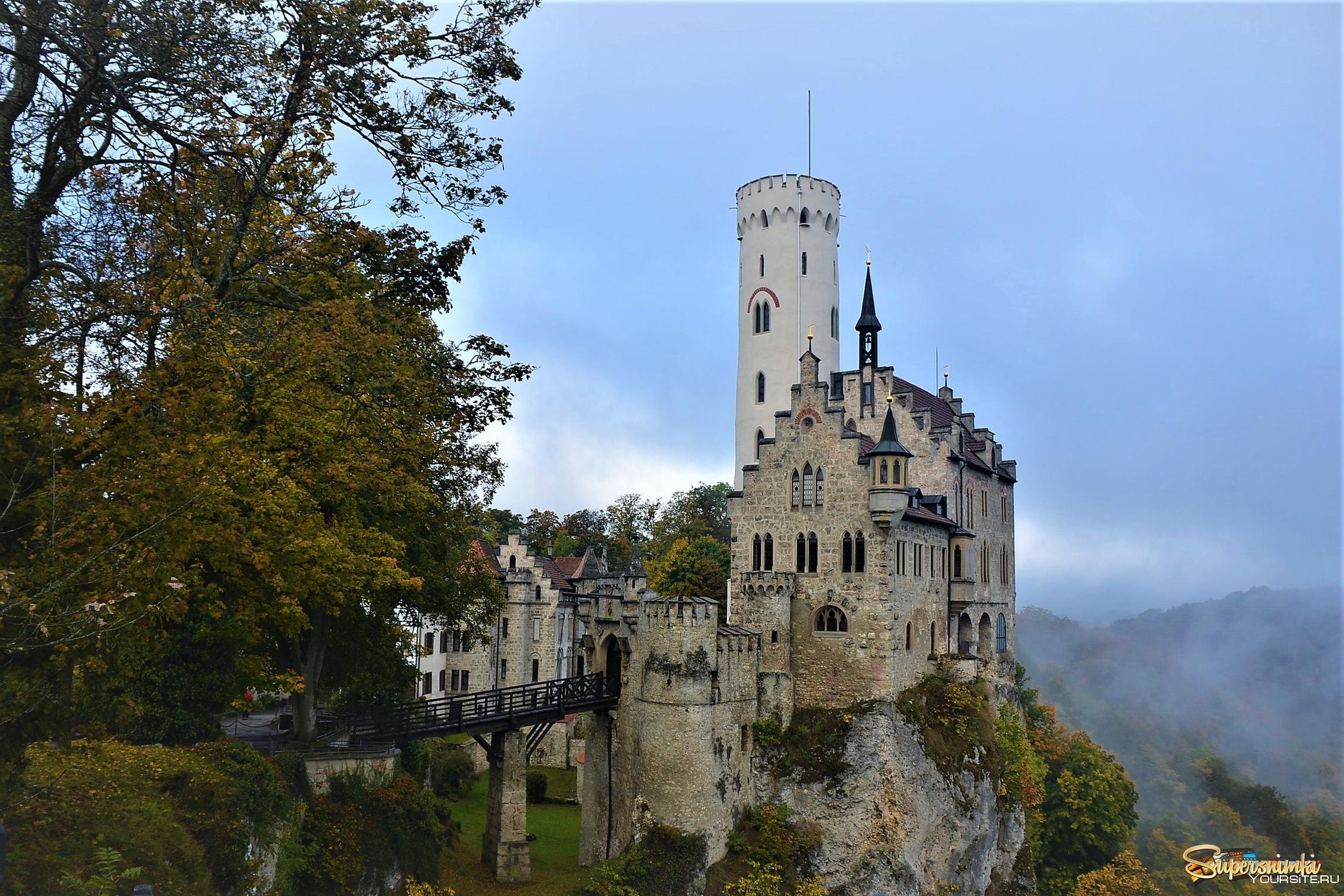 Замок лихтенштейн. Замок Лихтенштейн Австрия. Лихтенштайн (замок в Германии). Замок Лихтенштайн в Вене. Замок Лихтенштейн земля Баден-.