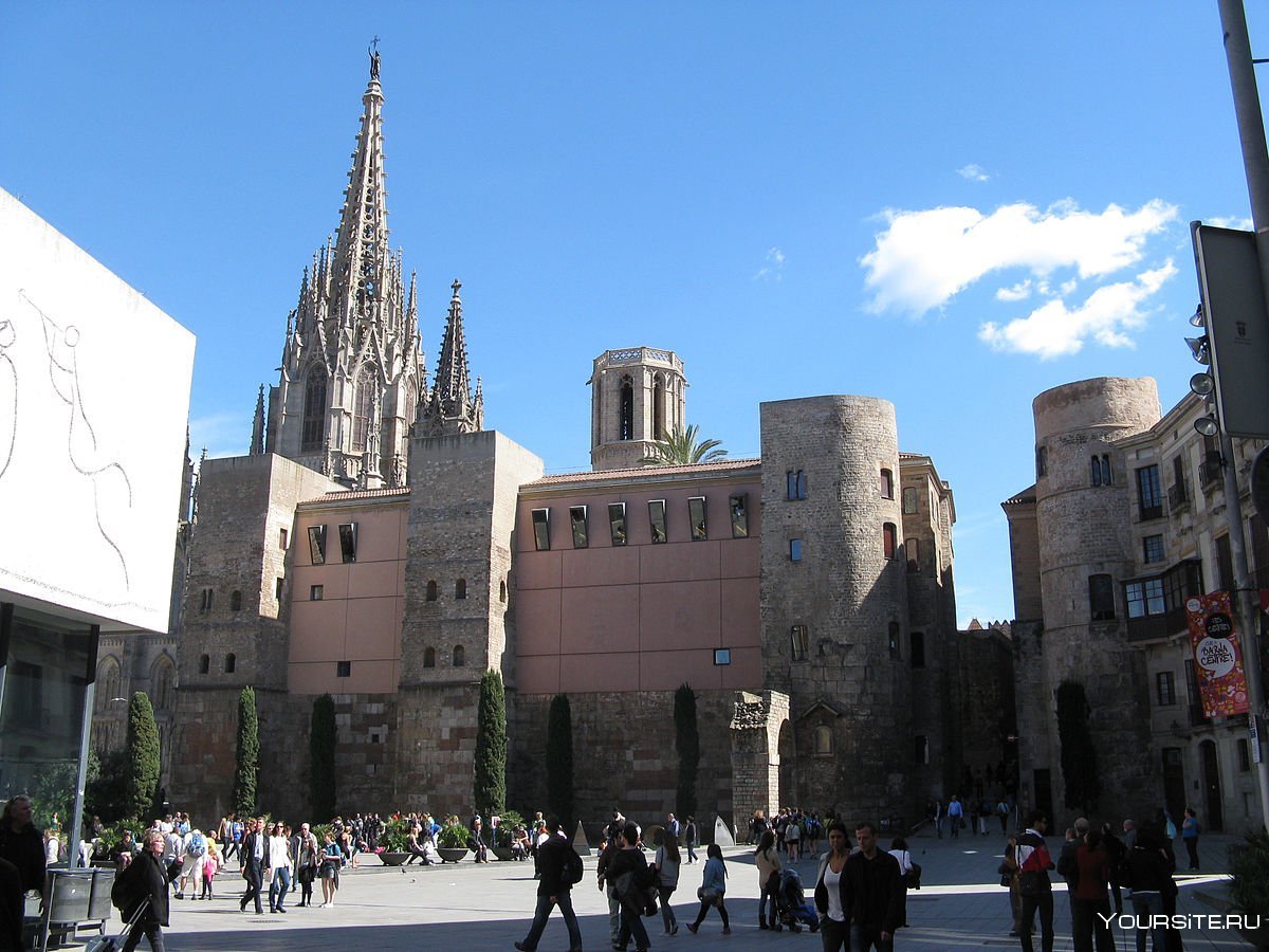 Барселона храм площадь