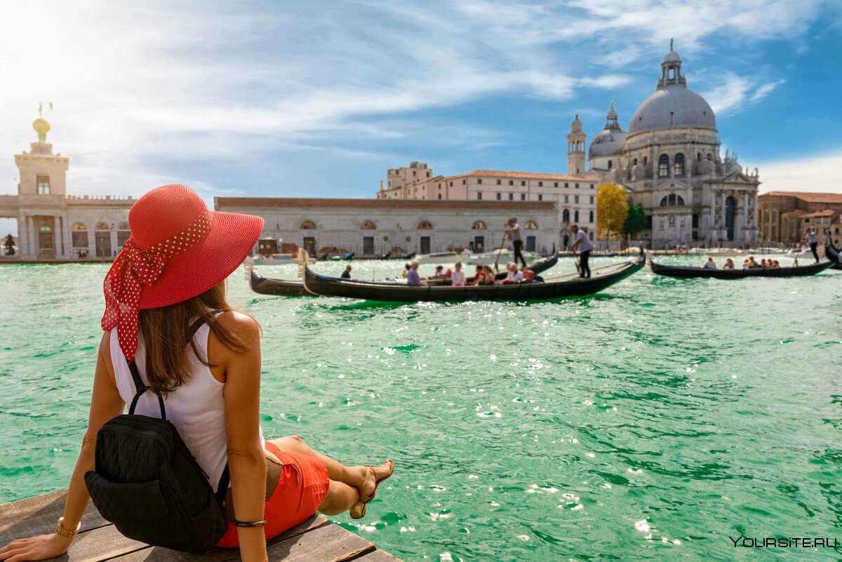 Девушка в путешествии. Девушка путешествует. Красивые путешествия. Италия туризм.