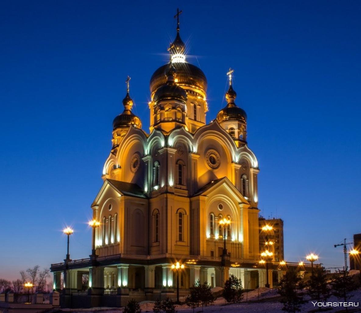 Кафедральный собор в Хабаровске на площади славы