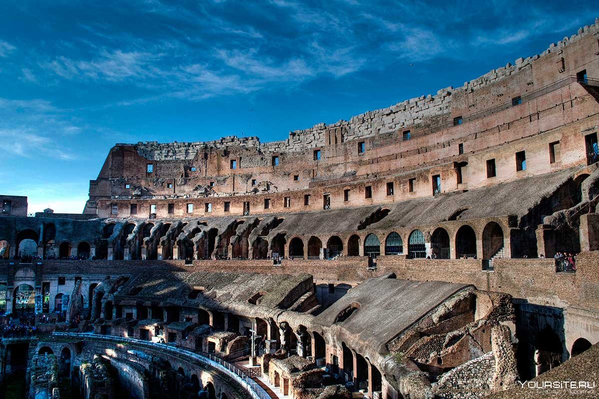 Чудо света амфитеатр Колизей в Италии