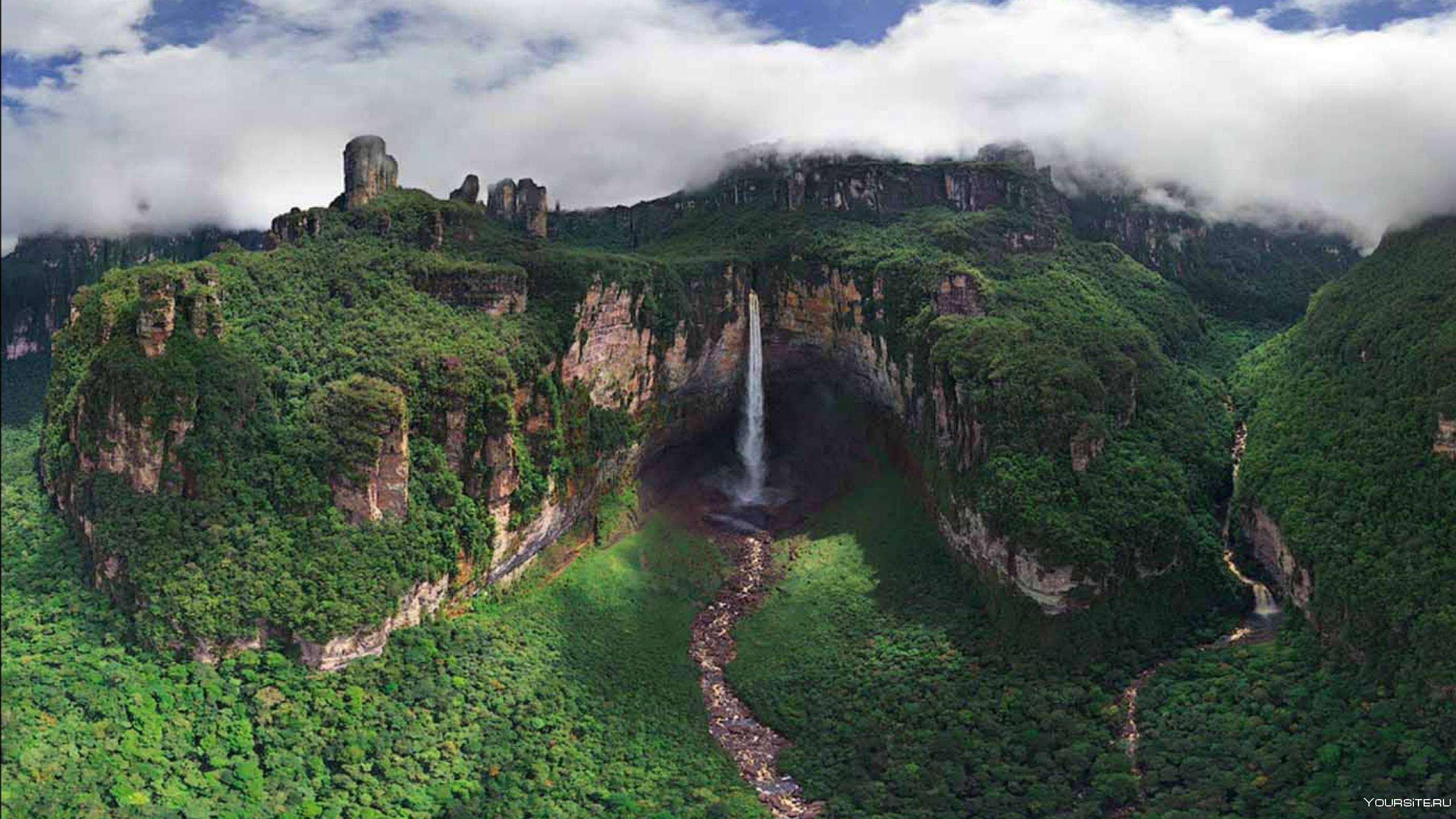 Природные объекты бразилии. Тепуи Венесуэла водопады. Венесуэла горы Тепуи. Гора Рорайма водопад Анхель. Тепуи Венесуэла Южная Америка.