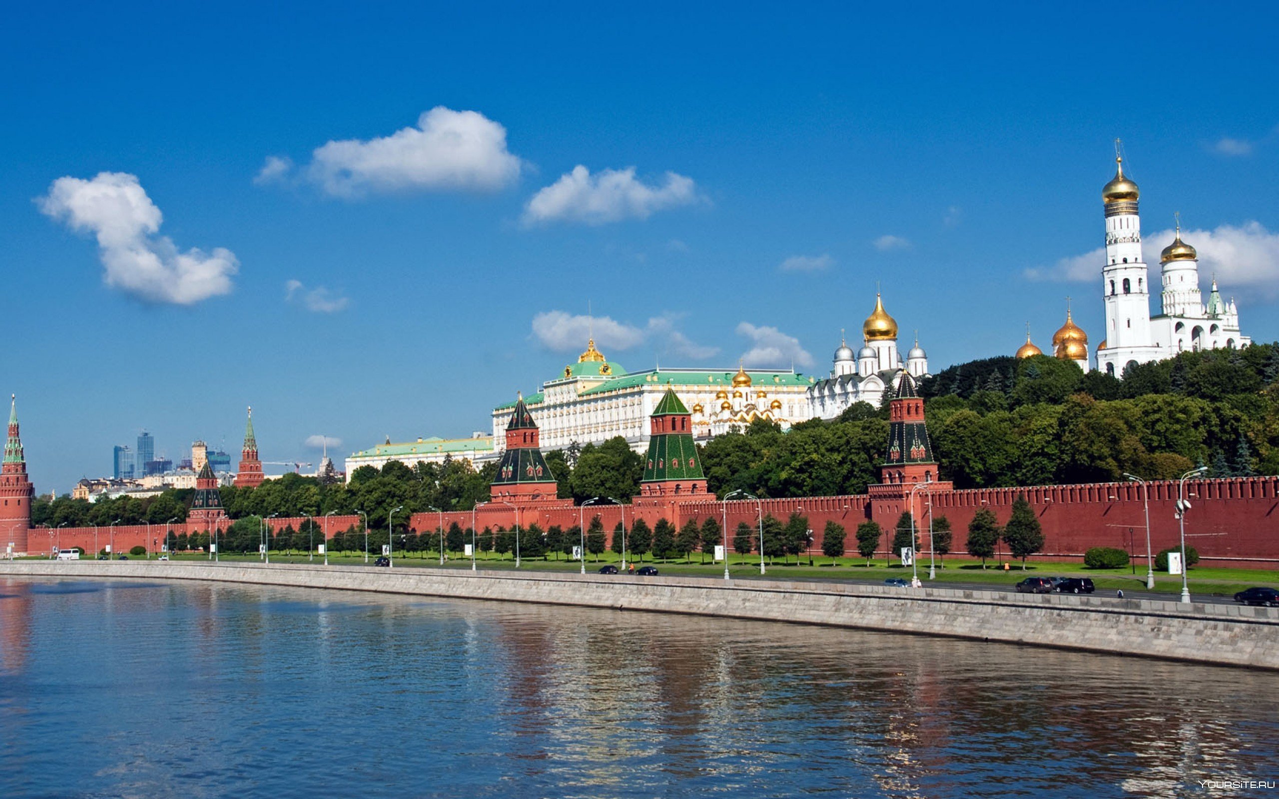 Московский. Москва река Кремль. Кремль красная площадь Москва река. Москва река площадь. Москва река на фоне Кремля.