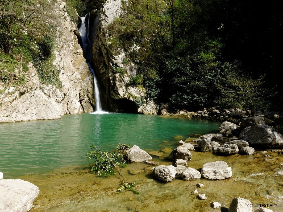 Каньон чертовы ворота и Агурские водопады