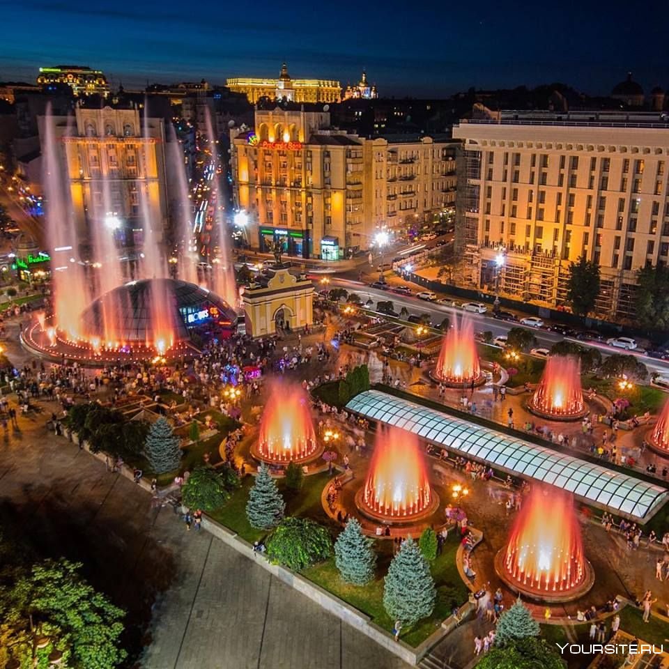 Площадь независимости Киев ночью