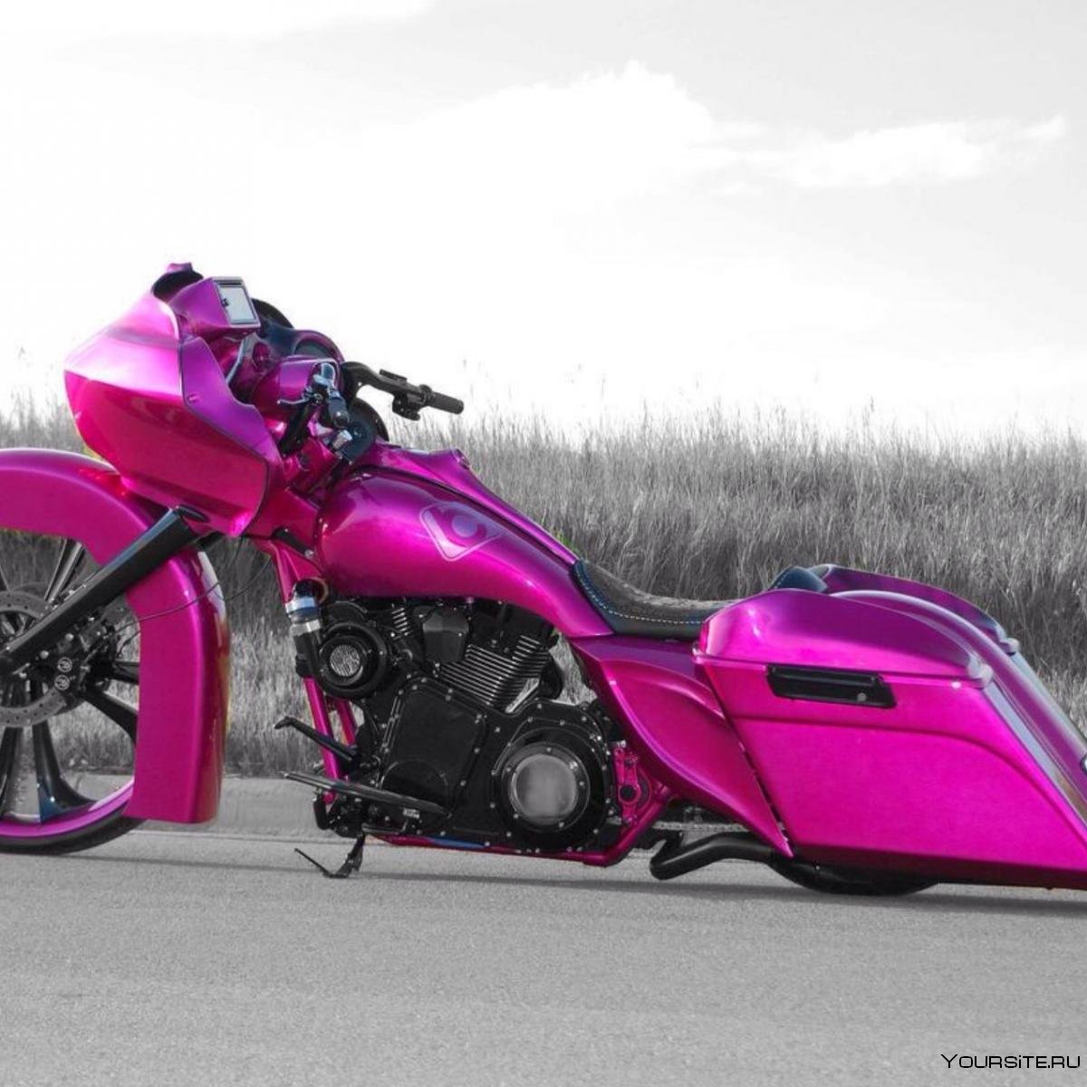 Мотоцикл розового цвета