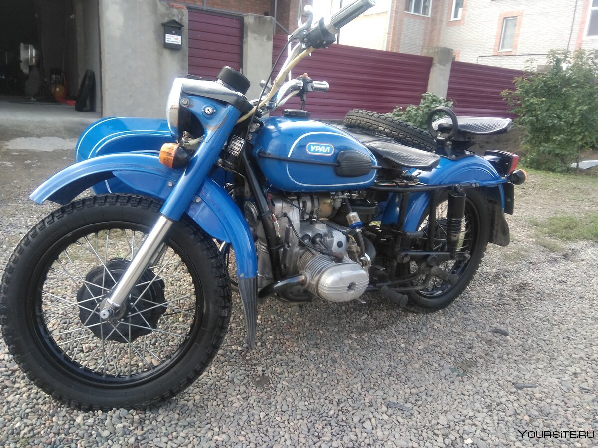 Урал мотоцикл ИМЗ 8 103 голубая.
