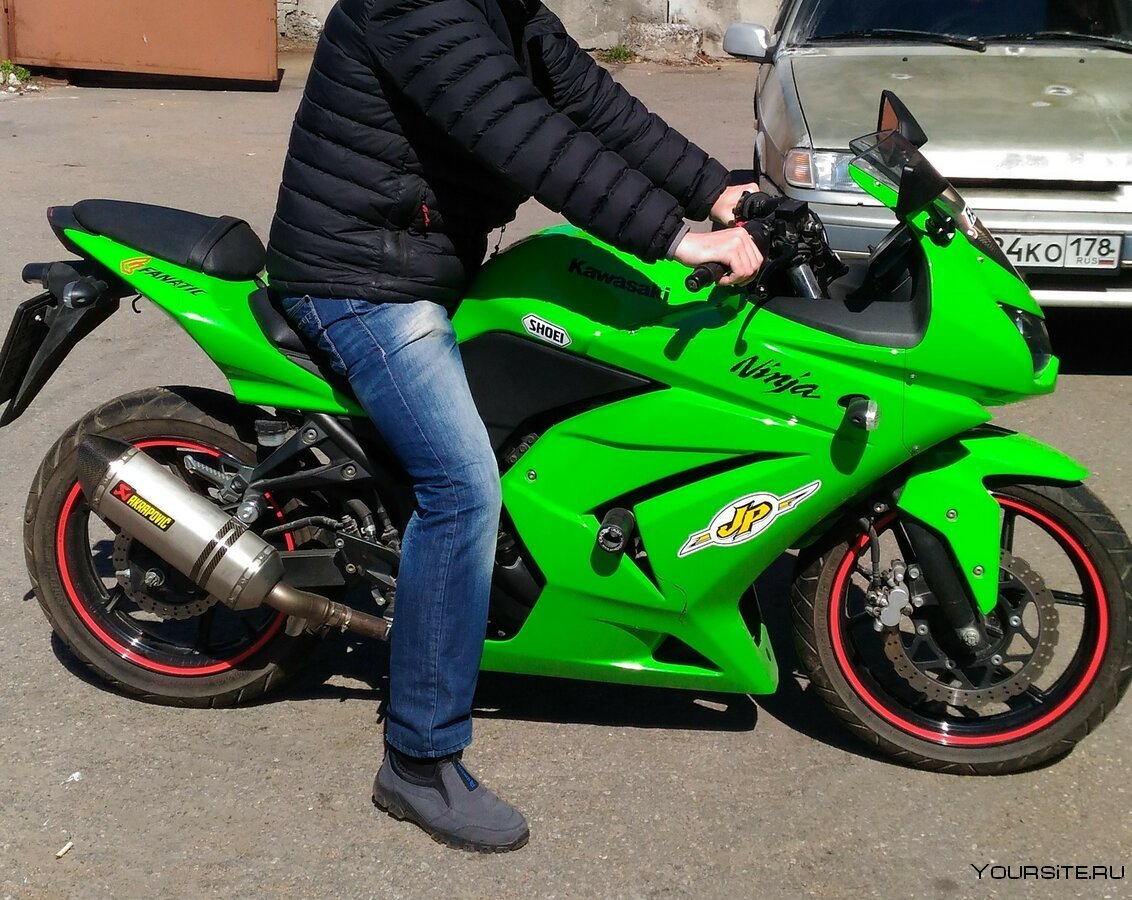 Мотоцикл Кавасаки ниндзя зеленый