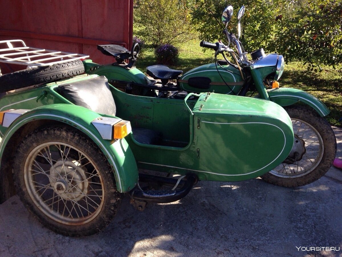Мотоцикл Урал 1992 года зеленый