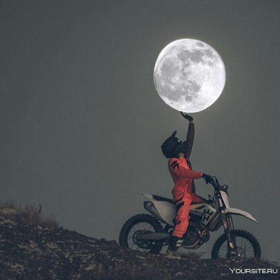 Мотоциклист и Луна