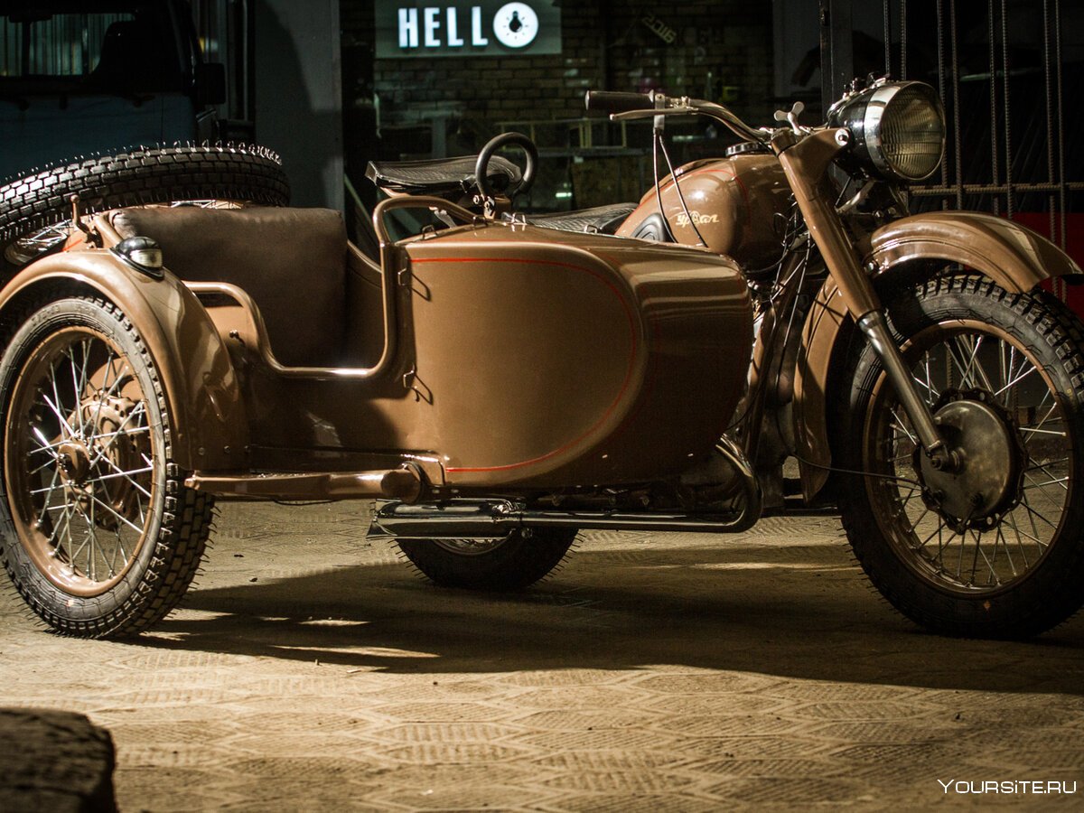 Мотоцикл Урал коричневый