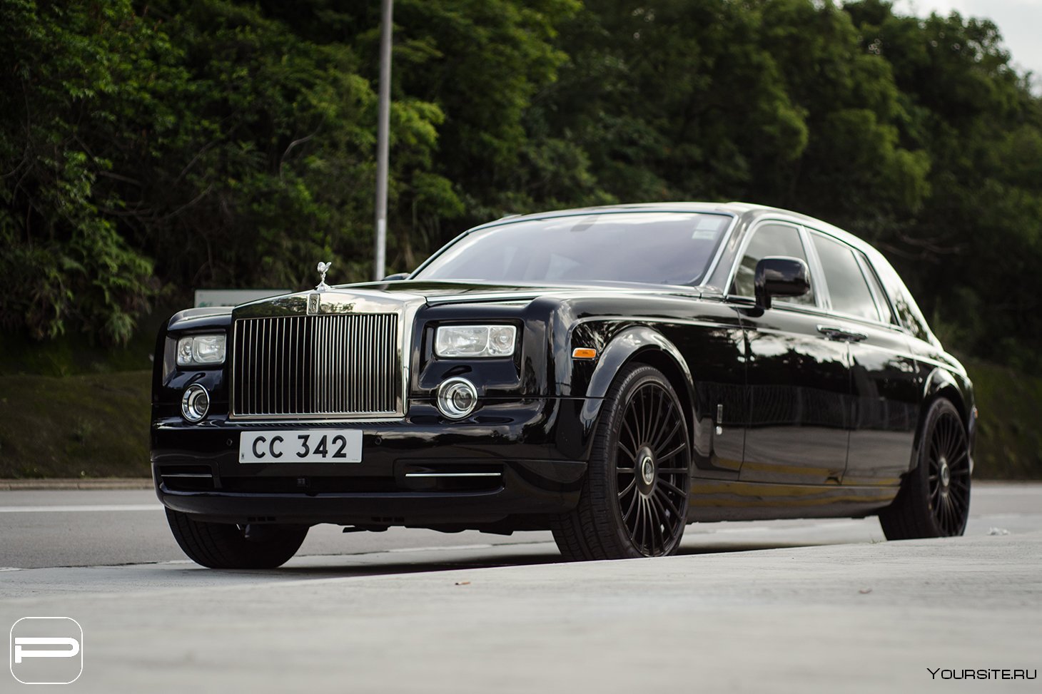 Диски роллс. Rolls Royce Phantom 2014. Rolls Royce Phantom диски. Rolls Royce r22. Роллс Ройс Фантом 22.