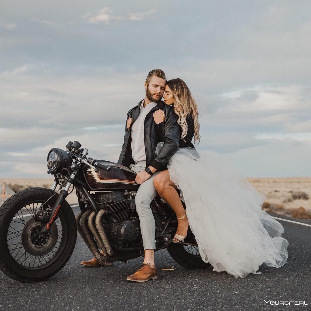 Свадебная фотосессия на мотоцикле