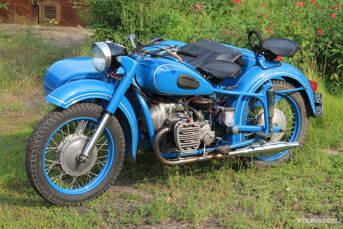 Голубой мотоцикл Урал Адриатика
