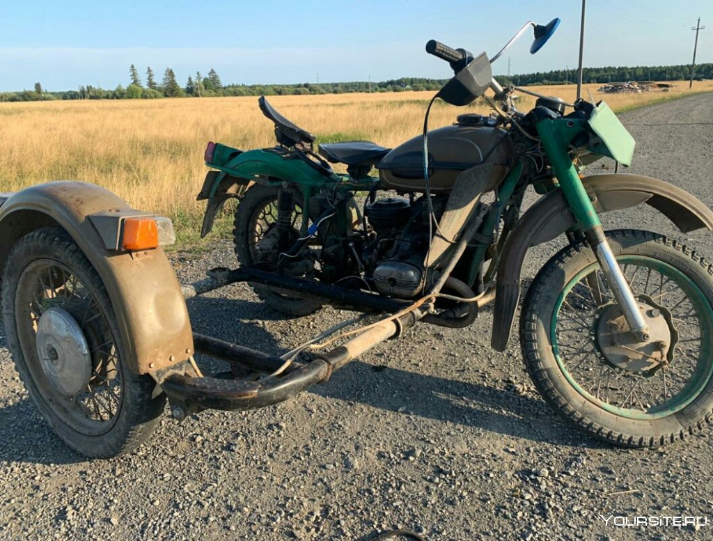 Ржавый мотоцикл Урал