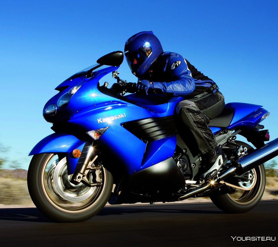 Небесно голубой мотоцикл