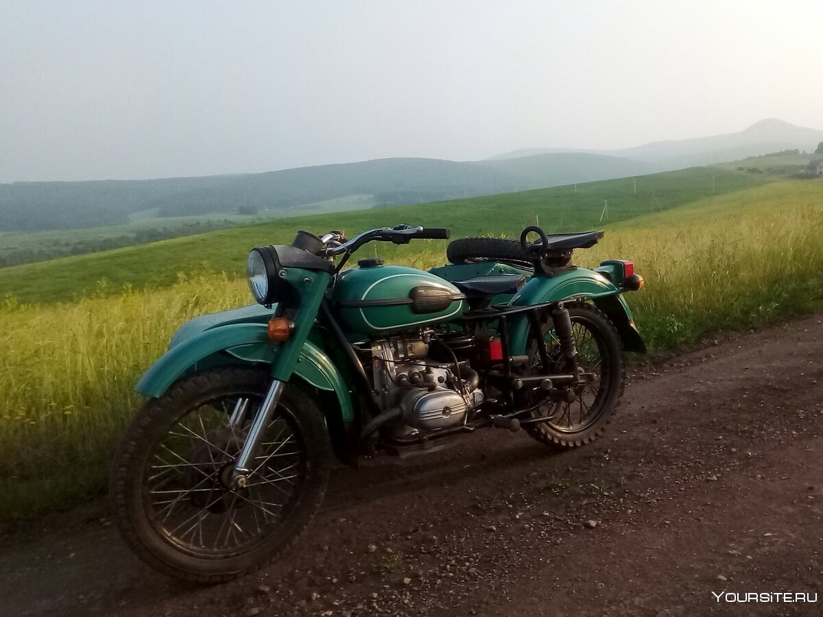 Мотоцикл в деревне