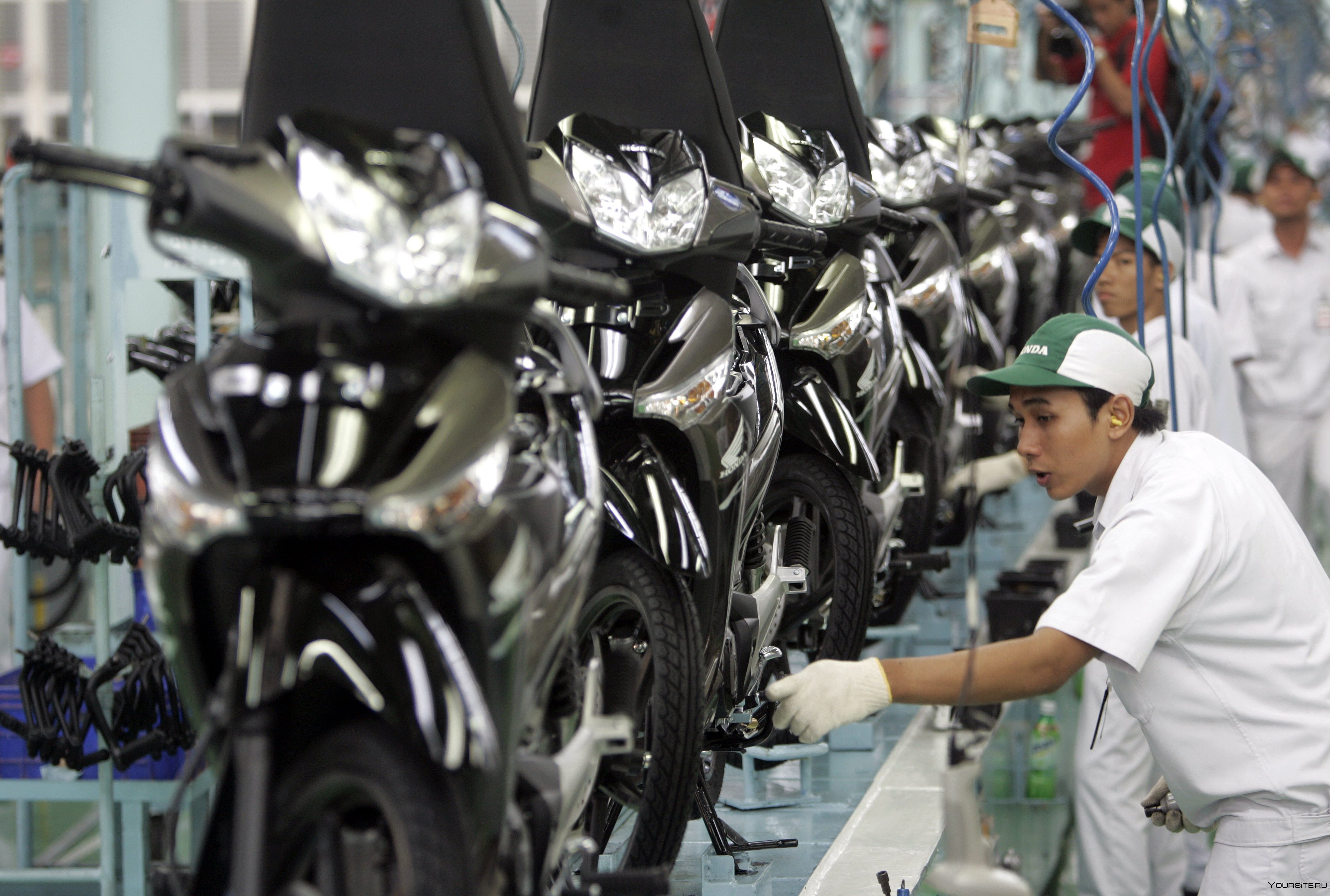 Завод honda. Завод ИЖ мотоциклы. Завод мотоциклов Honda. Производство мопедов. Китайские производители мотоциклов.