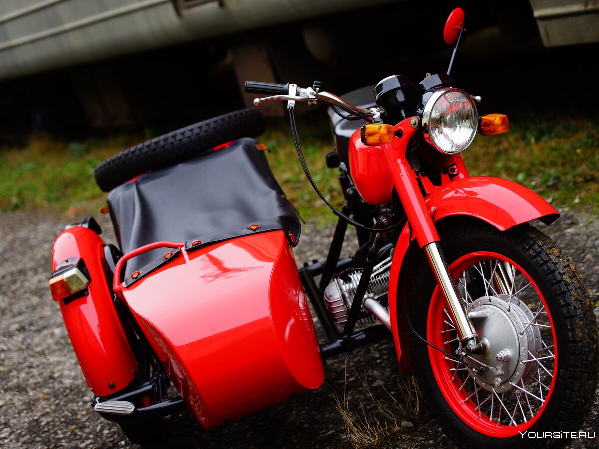Мотоцикл Днепр с коляской цветом вишня