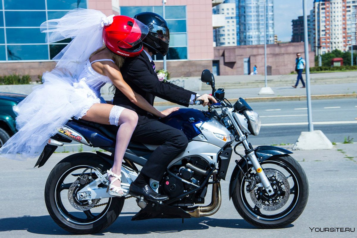 Свадебный наряд для мотоциклистки