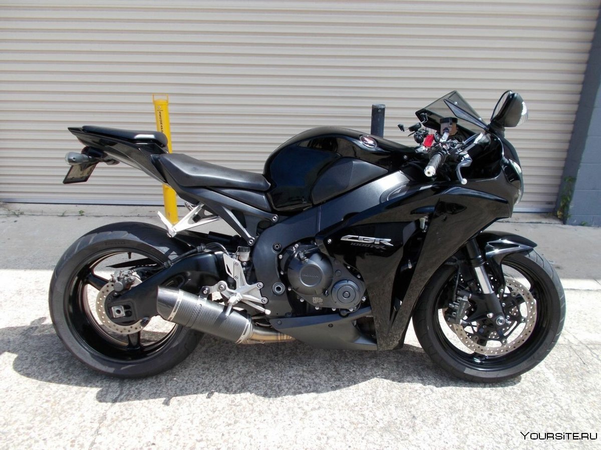 Yamaha 2011 черная
