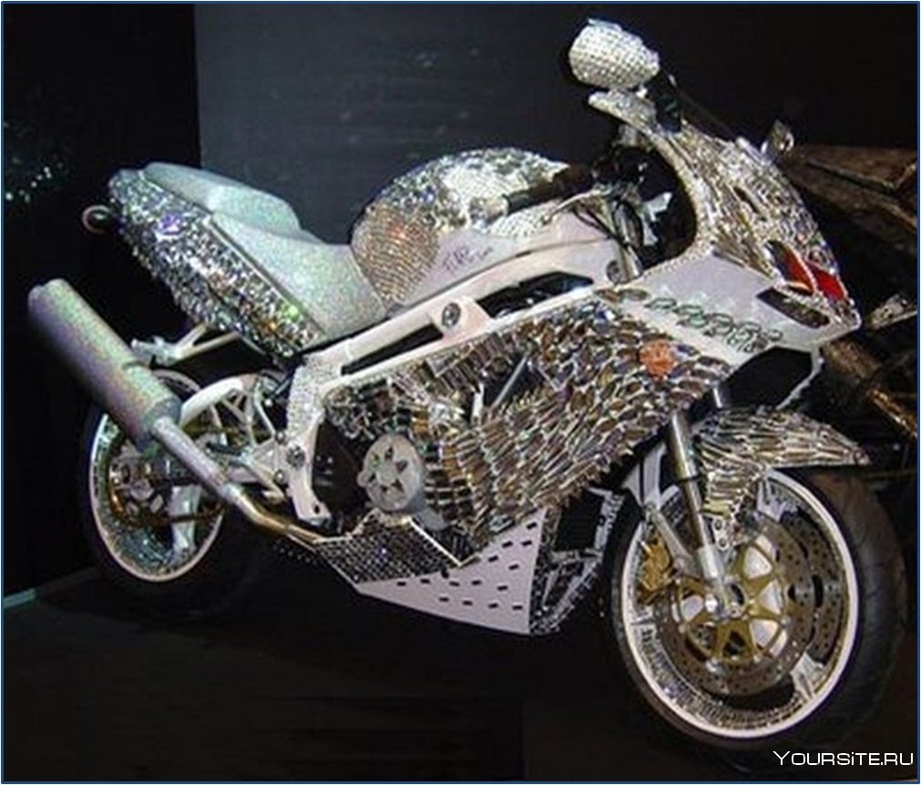 Бело золотой мотоцикл