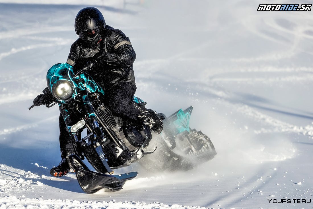 Зимой на спортивном мотоцикле