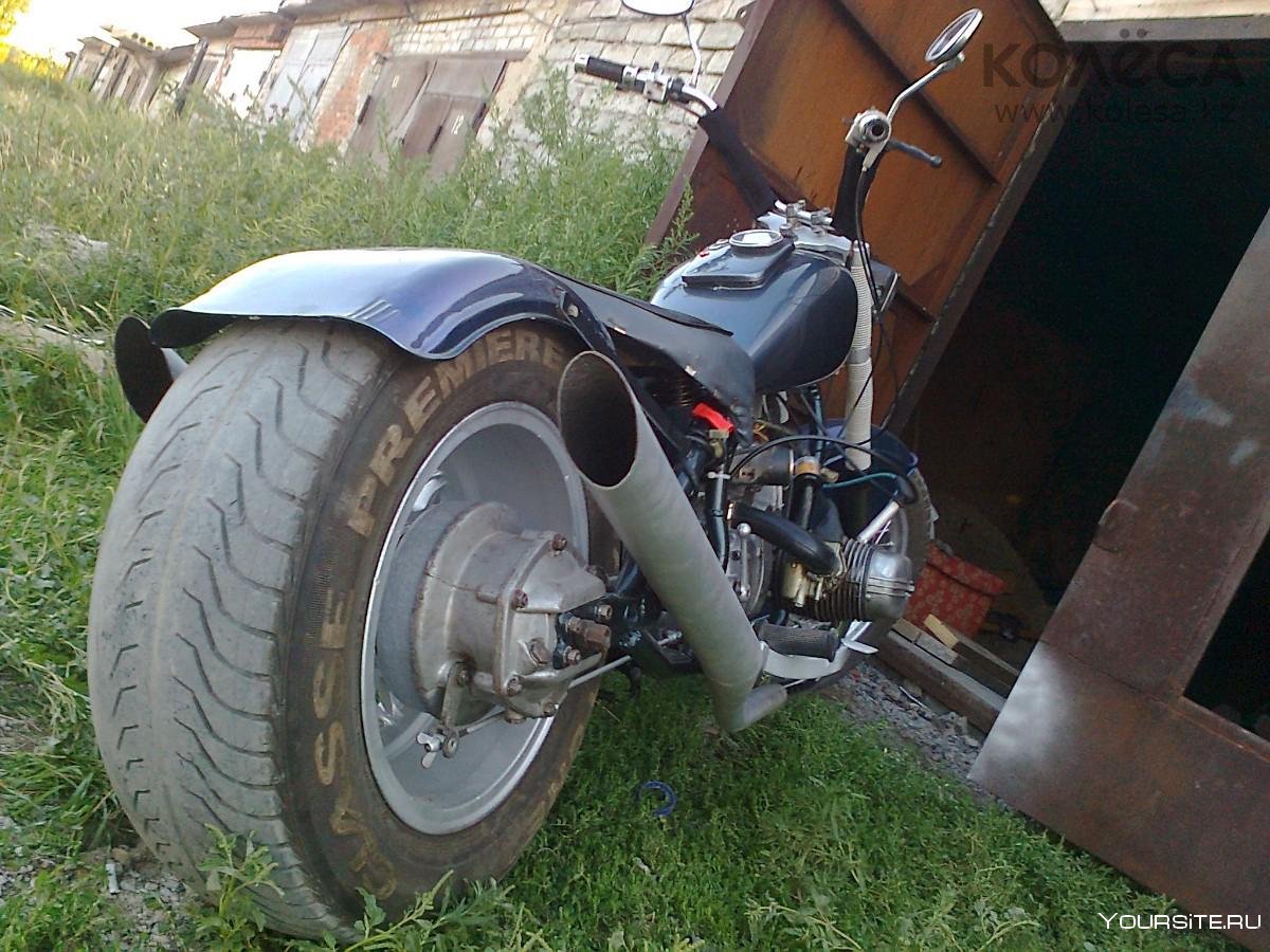 Мотоцикл Урал сзади