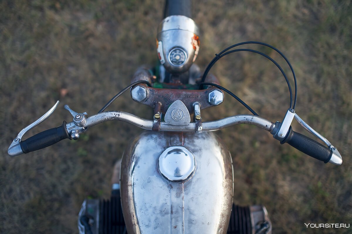 Мотоцикл Урал руль вид сбоку