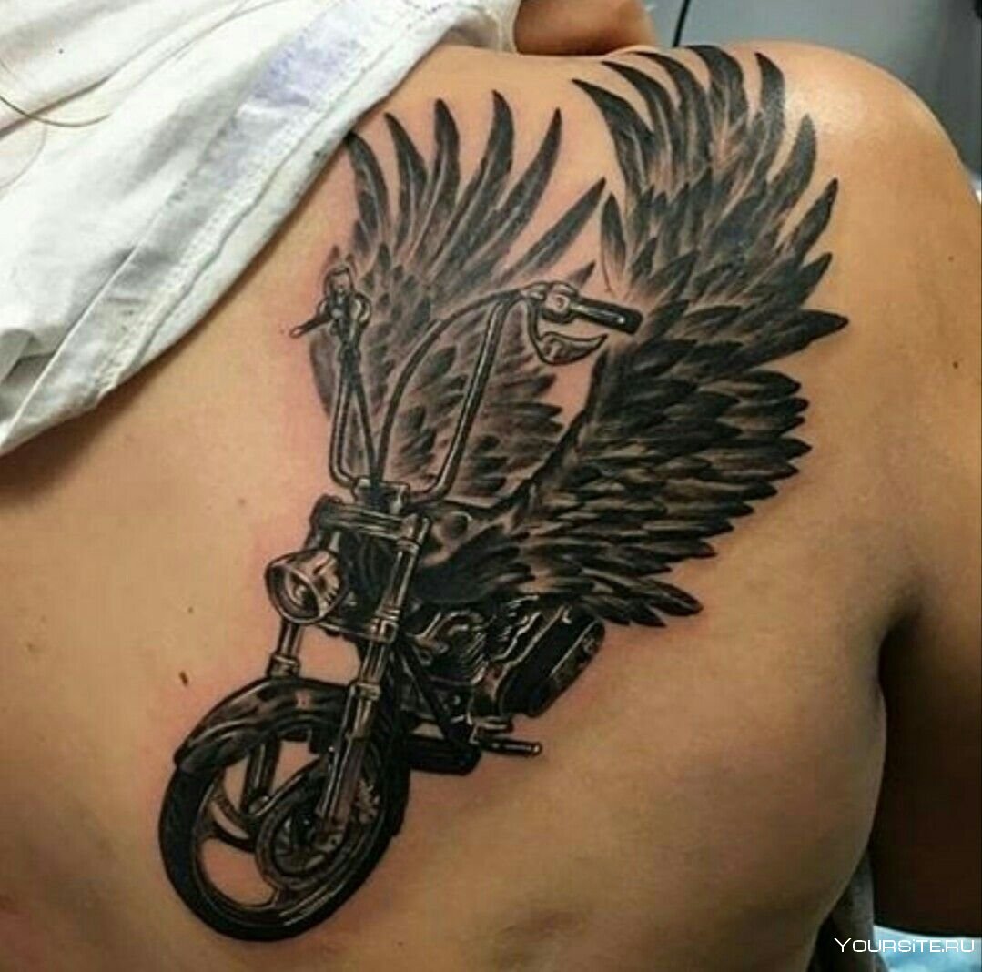Тату мотоцикл с крыльями
