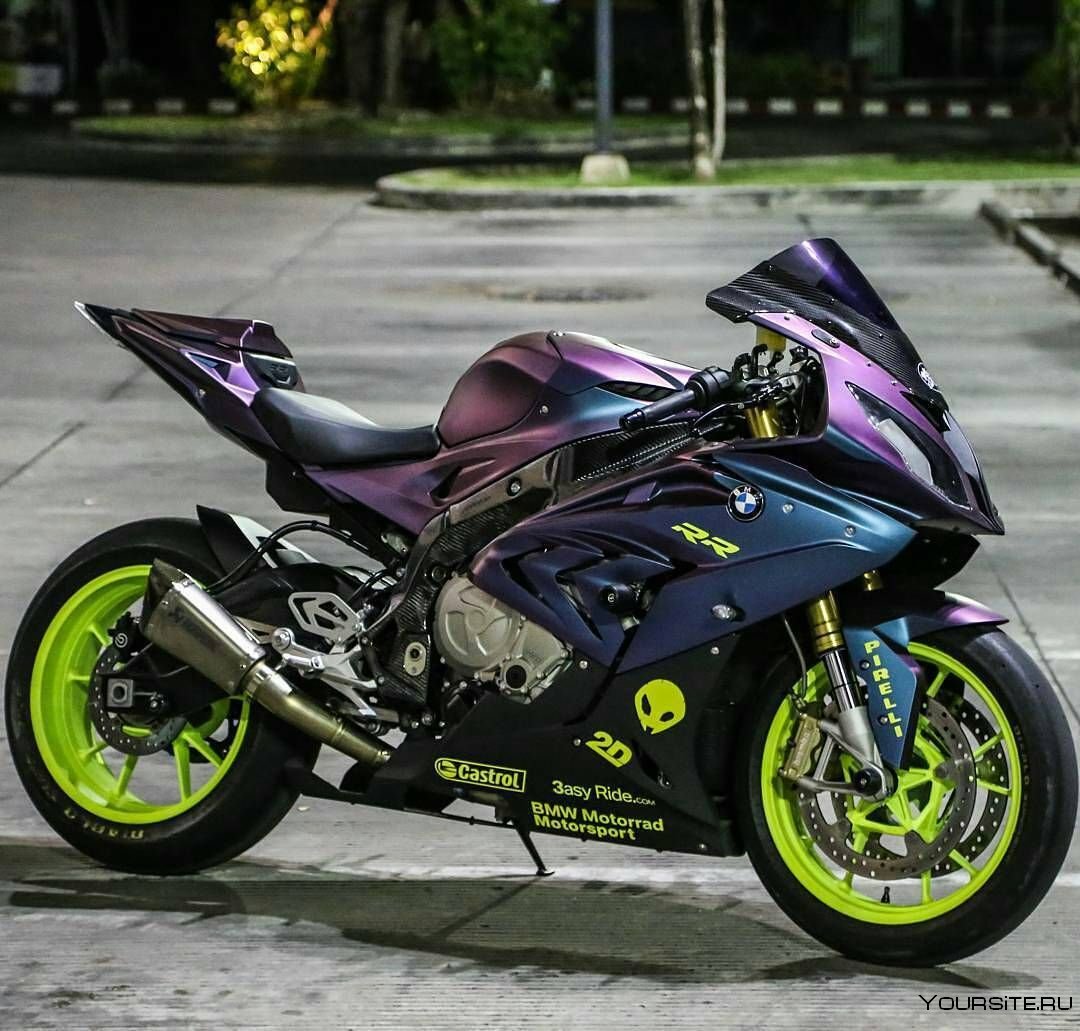 Мотоцикл спортивный фиолетовый